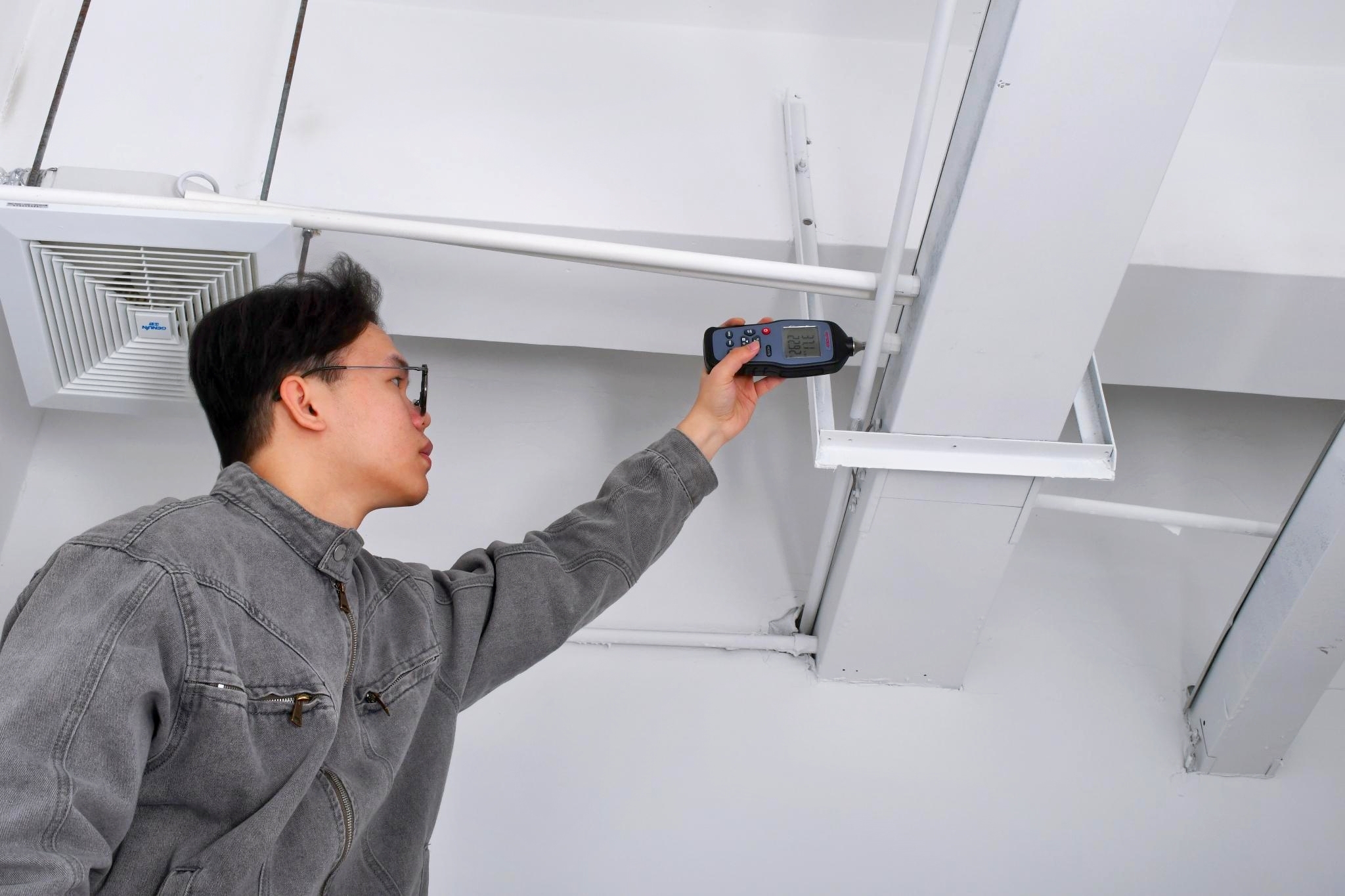 專為各種工業(yè)環(huán)境現(xiàn)場測量，抽檢的手持式露點記錄儀!